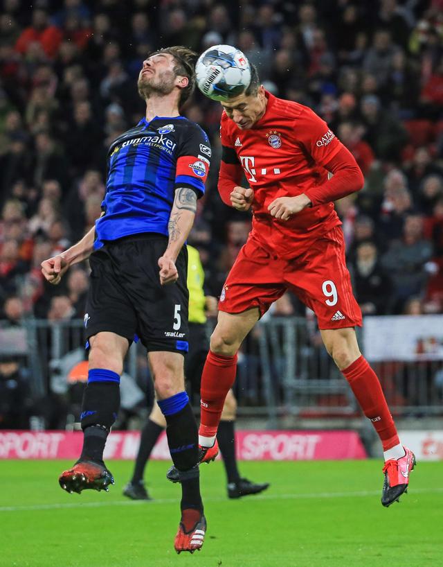 的表现令人 的表现令人